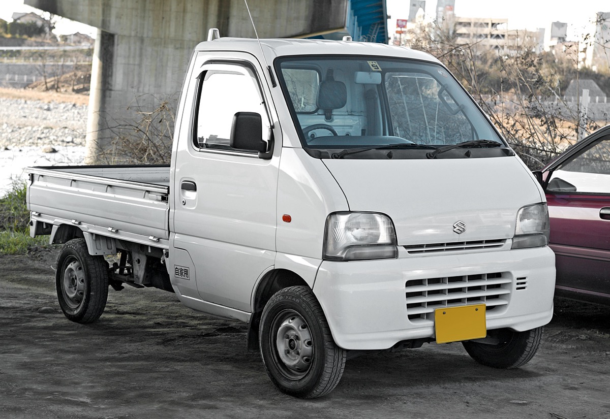 A Suzuki Carry kei truck, the kind of compact Japanese workhorse that Oregon advocates are fighting to legalize for road use